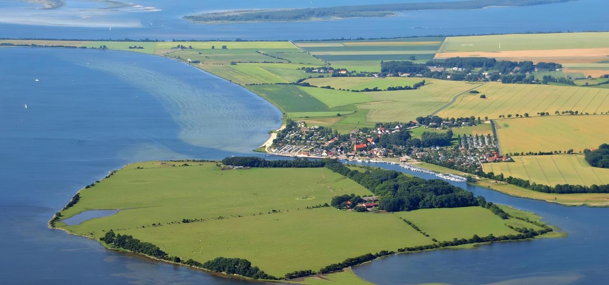 Hotel Ruegenschmiede Vis A Vis Hiddensee Schaprode Bagian luar foto
