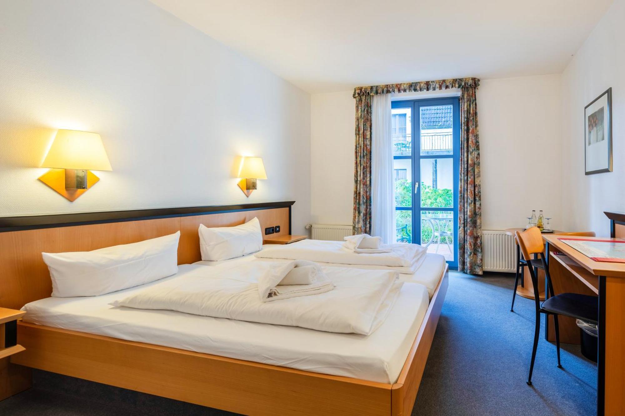 Hotel Ruegenschmiede Vis A Vis Hiddensee Schaprode Ruang foto