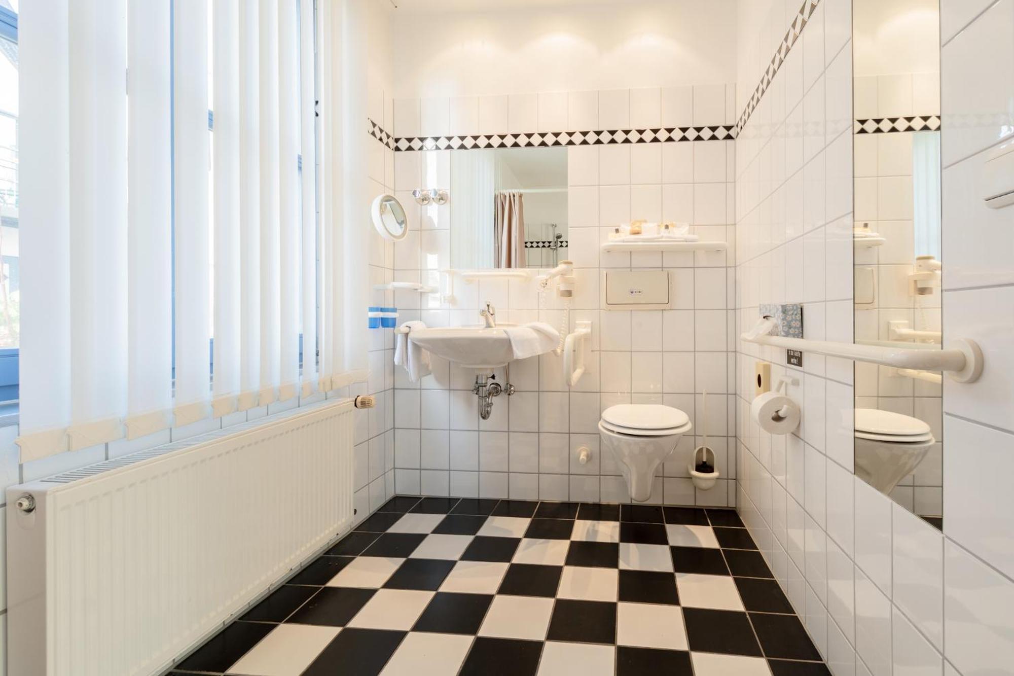 Hotel Ruegenschmiede Vis A Vis Hiddensee Schaprode Ruang foto