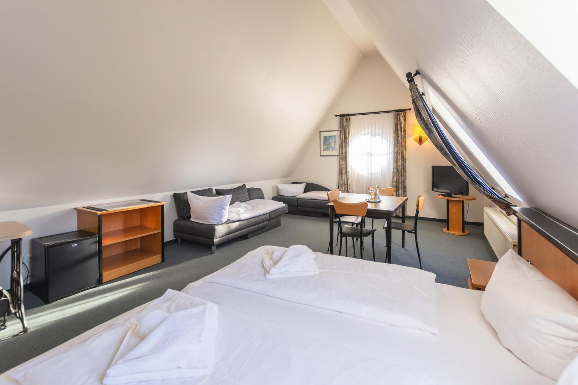 Hotel Ruegenschmiede Vis A Vis Hiddensee Schaprode Ruang foto