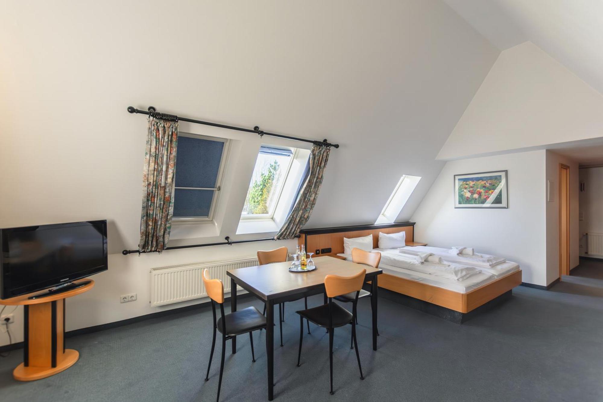 Hotel Ruegenschmiede Vis A Vis Hiddensee Schaprode Ruang foto