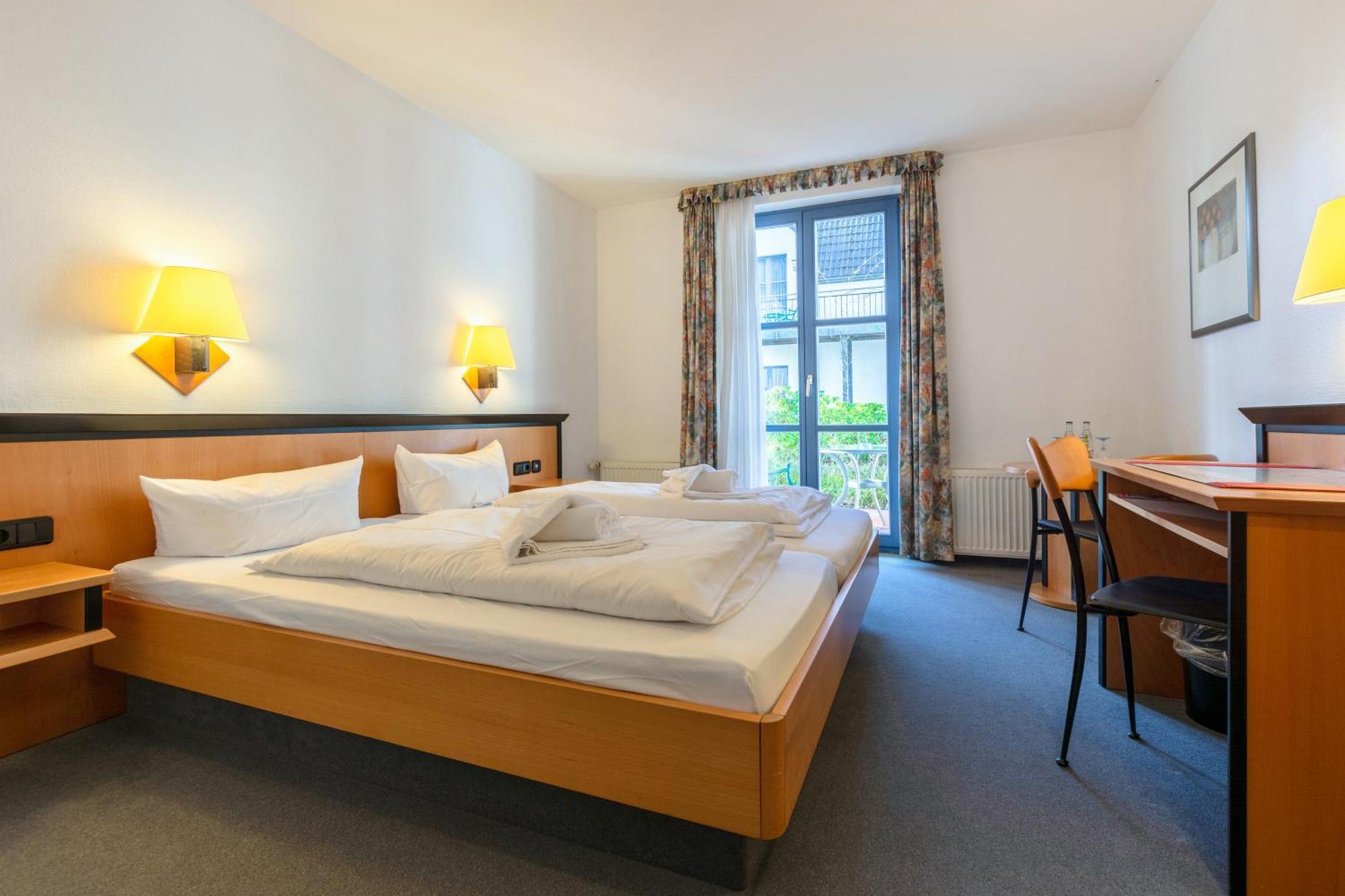 Hotel Ruegenschmiede Vis A Vis Hiddensee Schaprode Ruang foto