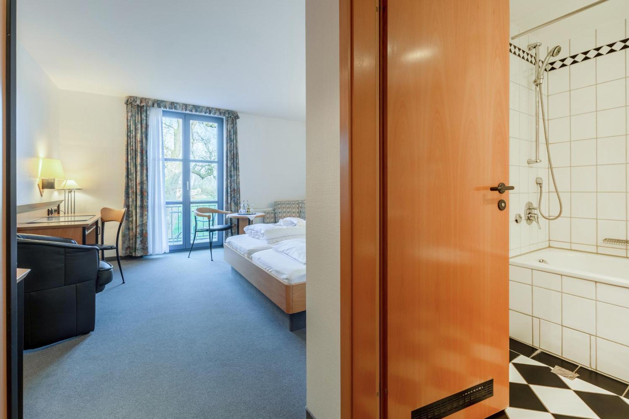 Hotel Ruegenschmiede Vis A Vis Hiddensee Schaprode Ruang foto