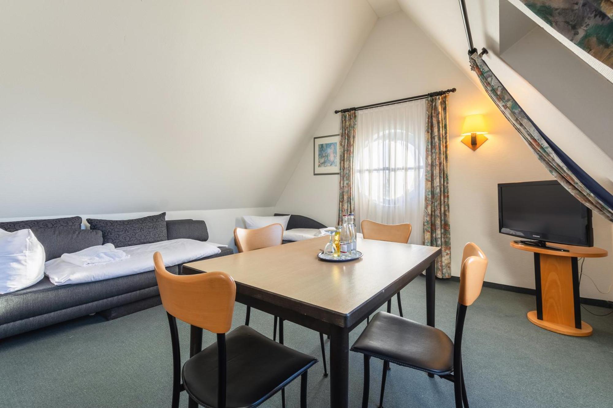 Hotel Ruegenschmiede Vis A Vis Hiddensee Schaprode Ruang foto
