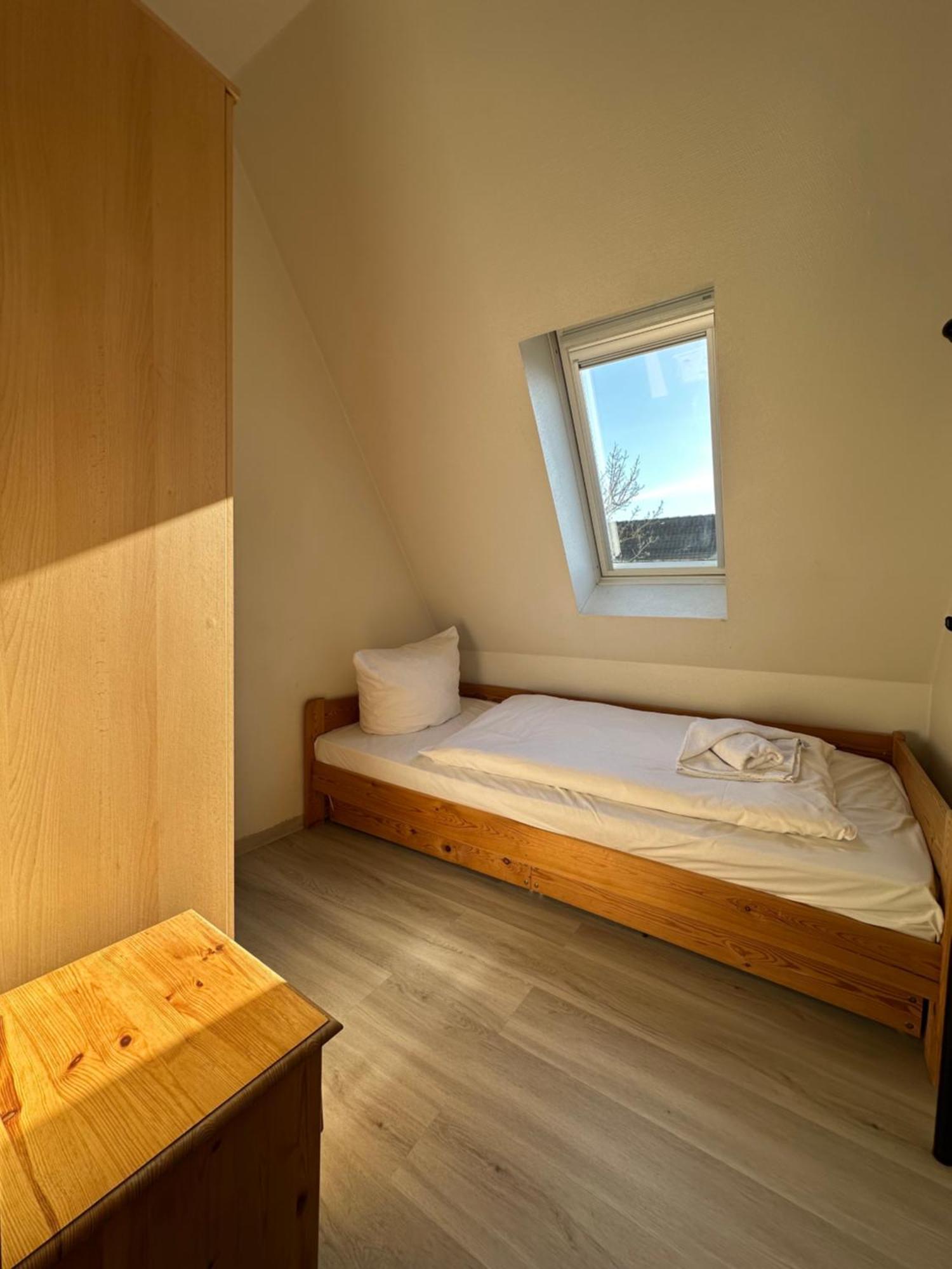 Hotel Ruegenschmiede Vis A Vis Hiddensee Schaprode Ruang foto
