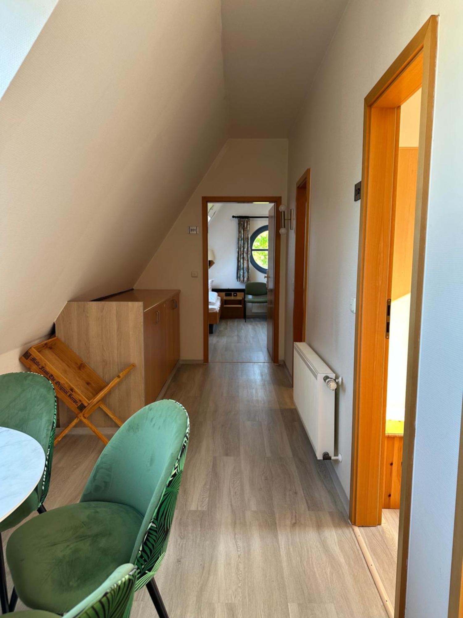 Hotel Ruegenschmiede Vis A Vis Hiddensee Schaprode Ruang foto